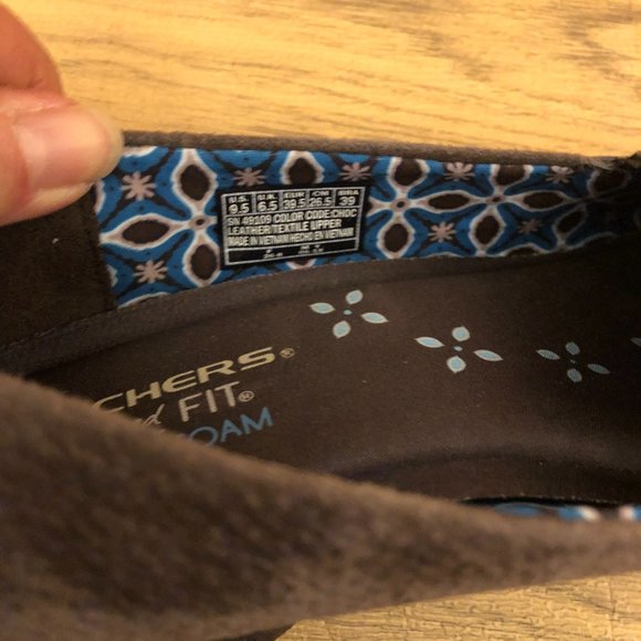 Sketchers Relaxed fit memory foam brown leather loafers, 9.5 - Picture 5 of 12